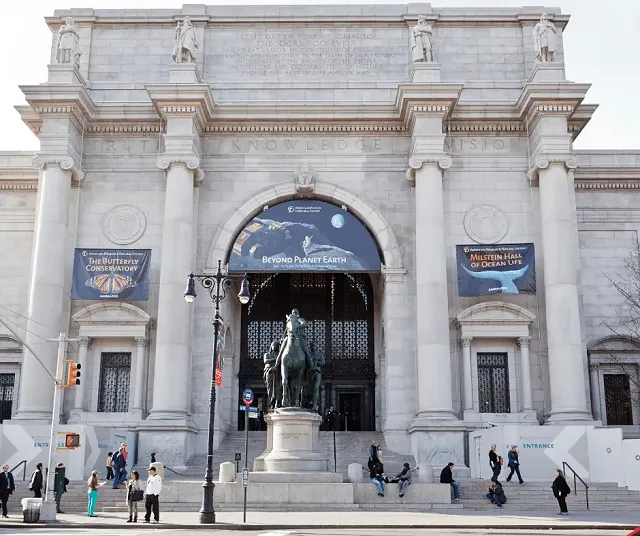 natural history museum entrance in new york