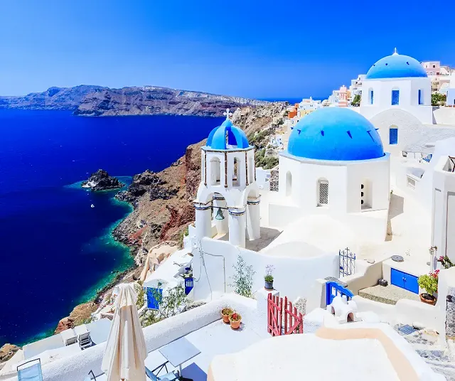Looking at the Caldera side of Santorini