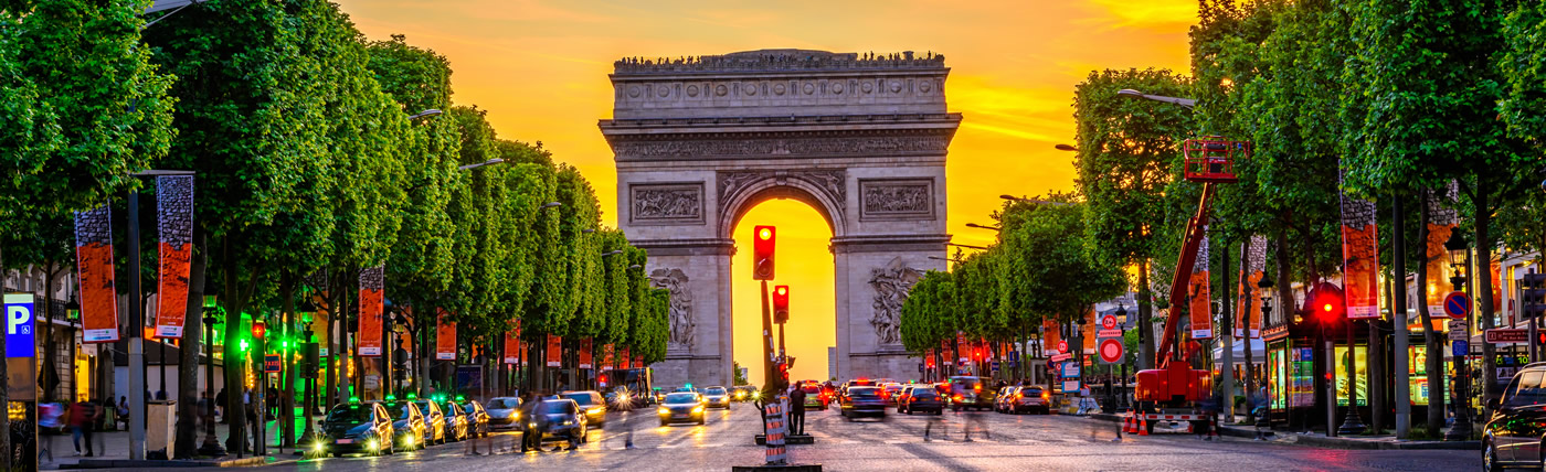 a look down towards the arc de triomphe